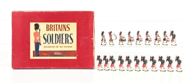 W. BRITAIN'S MARCHING BAND OF THE HIGHLAND PIPERS BLACK MARCH SET NO. 9435