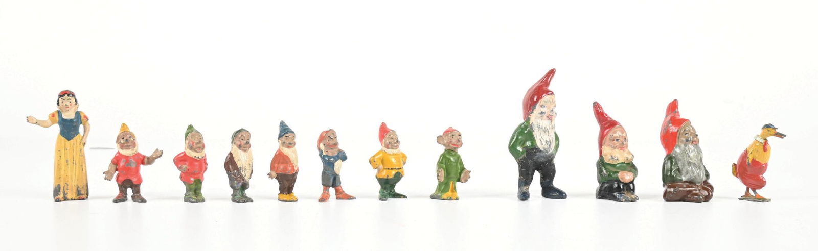 W. BRITAIN'S SNOW WHITE & THE SEVEN DWARFS & OTHER FIGURES (1 of 1)