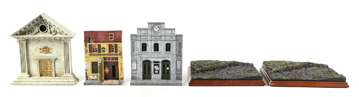 LOT OF 5: MISCELLANEOUS DIORAMA PIECES