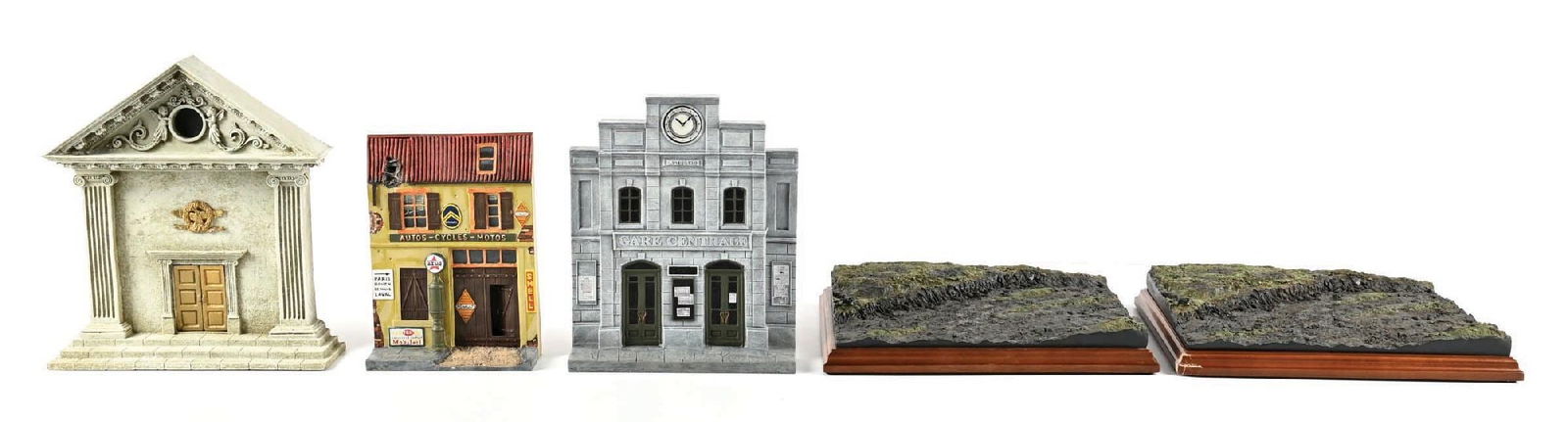 LOT OF 5: MISCELLANEOUS DIORAMA PIECES (1 of 3)