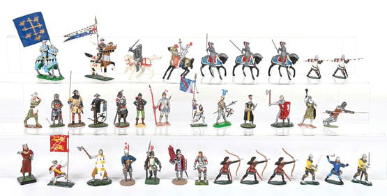 VARIOUS HERALDIC MINIATURE KNIGHTS