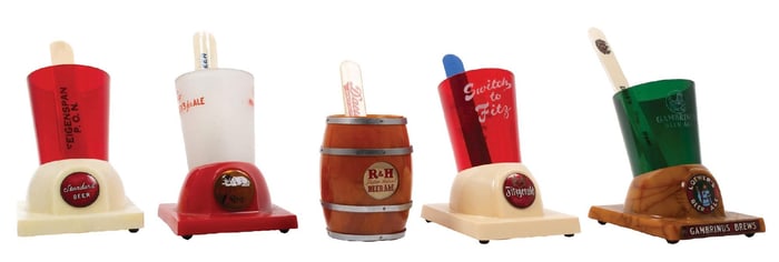 COLLECTION OF 5 BAKERLITE MISC FOAM SCRAPERS AND CUPS WITH HOLDERS