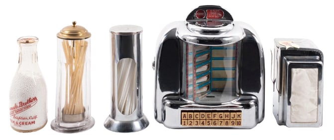 COLLECTION OF 5 DINER TABLE MEMORBILIA