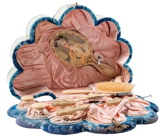 DECORATIVE WOMANS VANITY SET