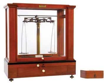 LOT OF 2 WEIGHTS AND BALANCE OF PRECISION MACHINE AND SMALL WOODEN BOX WITH TOOLS/PARTS