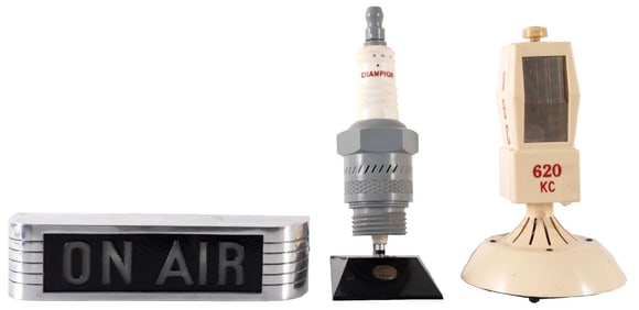 COLLECTION OF 3 FIGURAL RADIOS & ON AIR SIGN