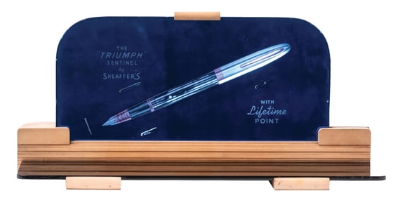 LIGHTED SHEAFFER TRIUMPH SENTINEL PEN DISPLAY