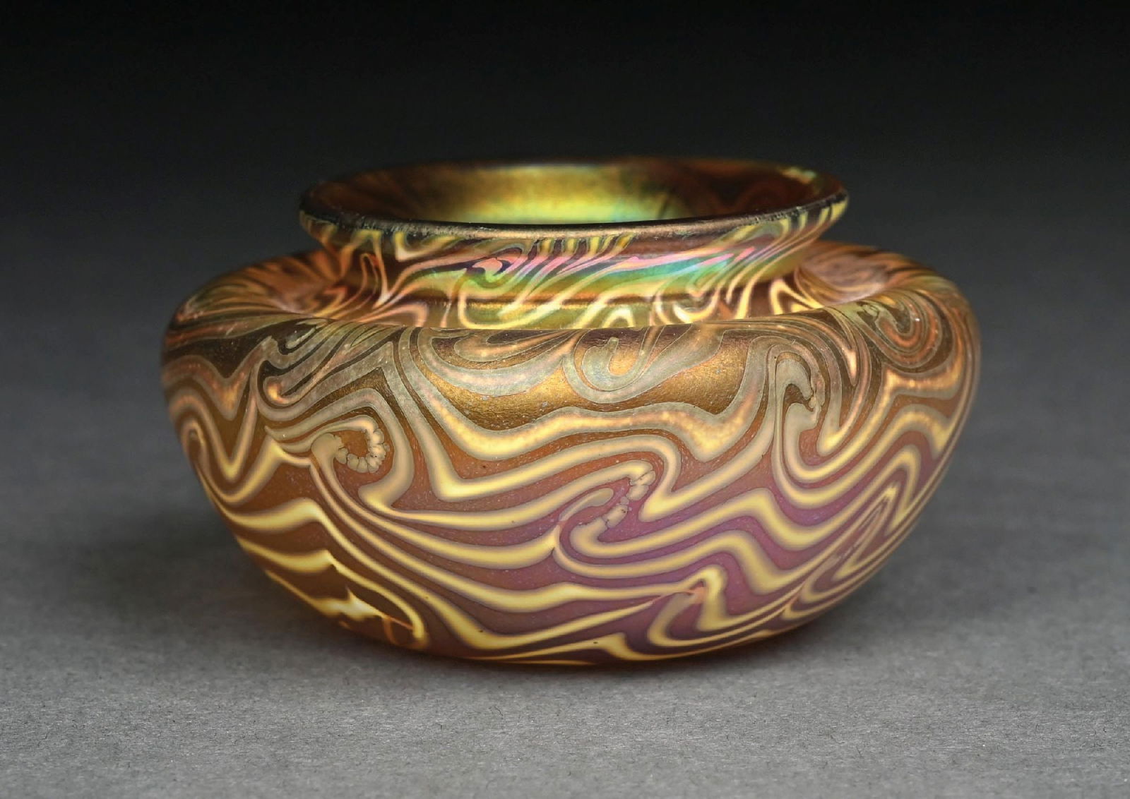 QUEZAL ART DECO CABINET VASE (1 of 6)