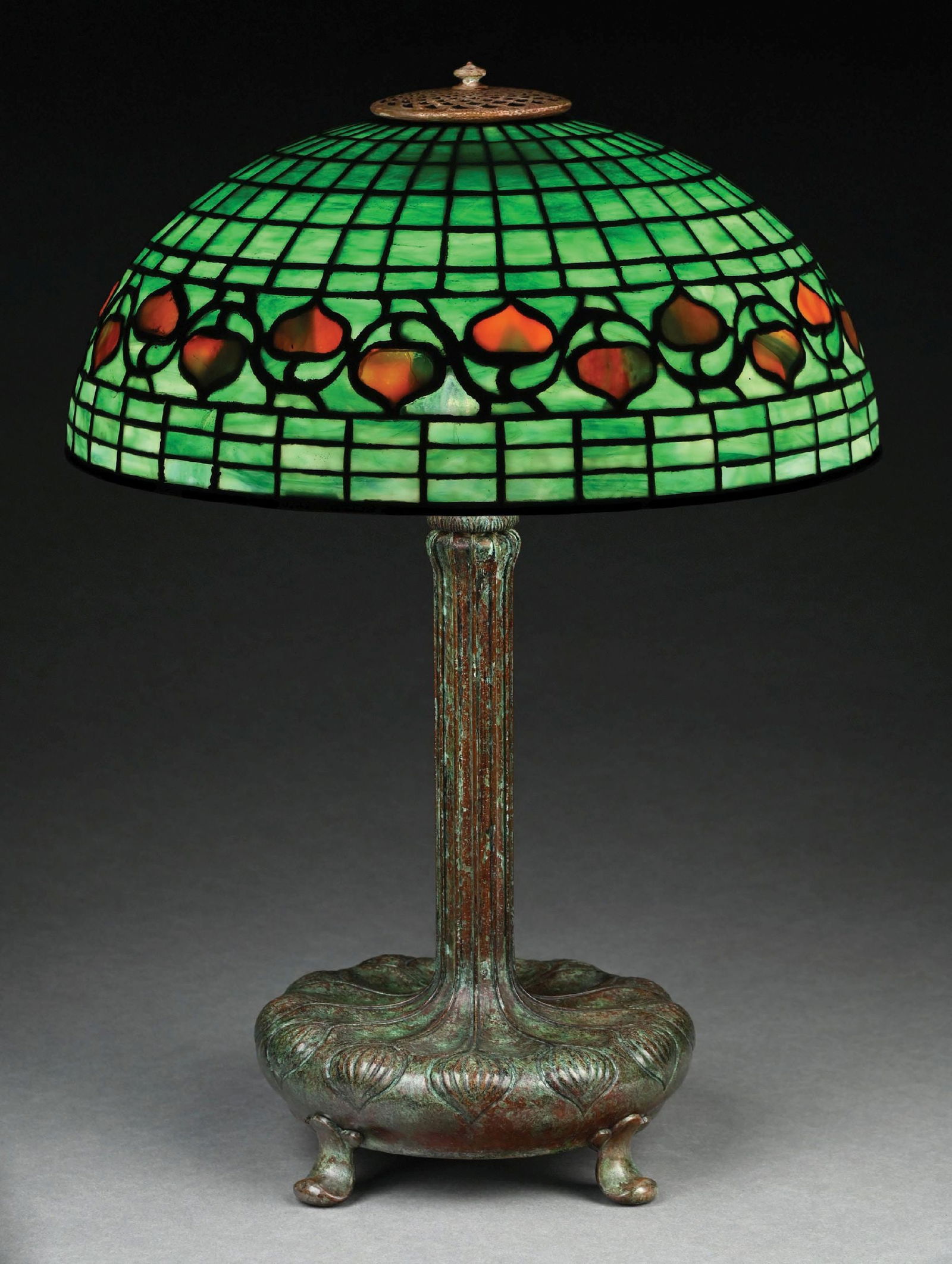 TIFFANY STUDIOS ACORN LEADED GLASS TABLE LAMP (1 of 12)
