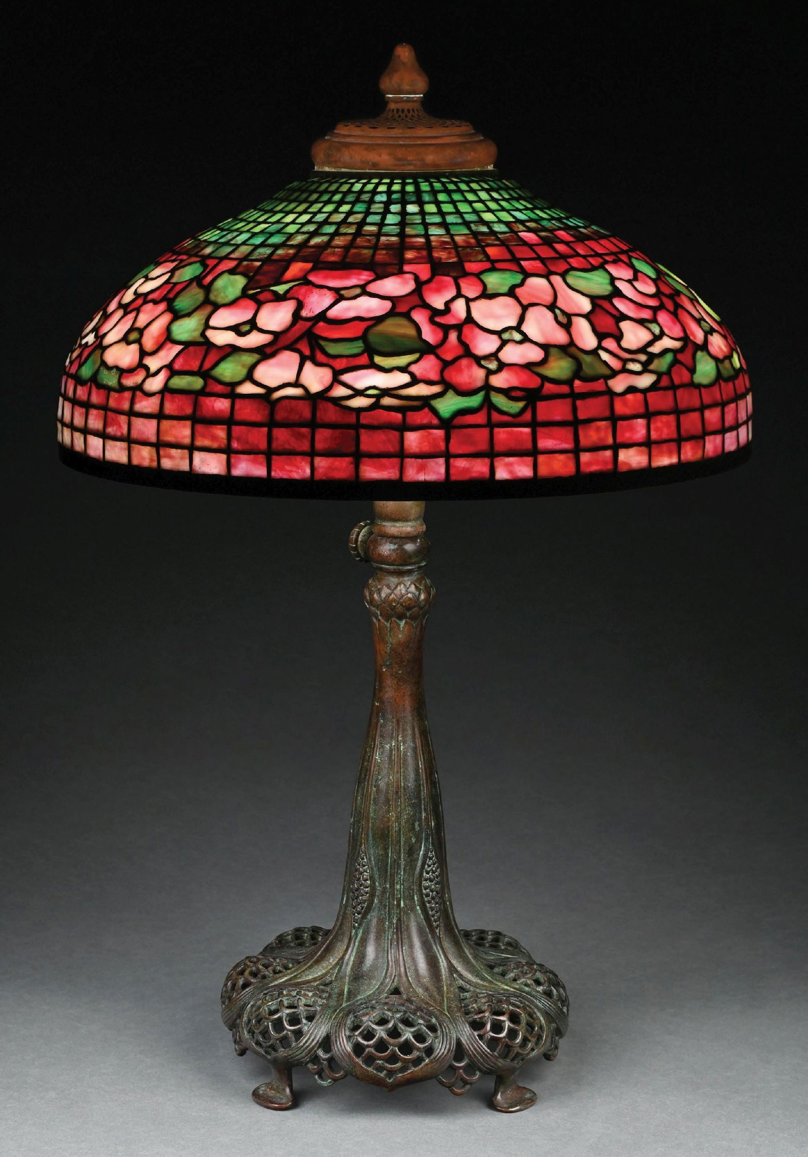 TIFFANY STUDIOS BANDED DOGWOOD LEADED GLASS TABLE LAMP (1 of 12)