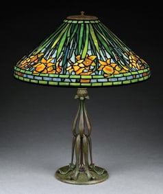 MAGNIFICENT TIFFANY STUDIOS DAFFODIL LEADED GLASS TABLE LAMP