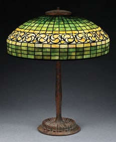 TIFFANY STUDIOS SWIRLING LEMON LEAF LEADED GLASS TABLE LAMP