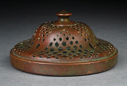 TIFFANY STUDIOS ELABORATE HEAT CAP