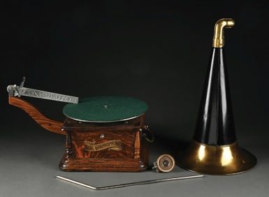 COLUMBIA OAK PHONOGRAPH WITH ORIGINAL HORN