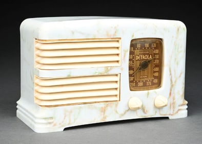 DETROLA 274 SPLIT GRILL RADIO IN BEETLE PLASTIC WITH IVORY