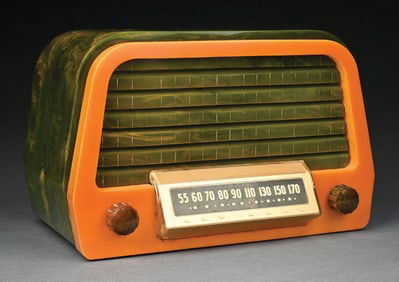 AIR KING A-600 DUCHESS CATALIN RADIO IN SWIRLED GREEN AND YELLOW