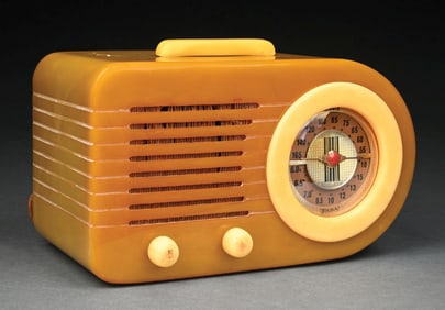 FADA 115 BULLET CATALIN RADIO IN ONYX GREEN AND LIGHT YELLOW