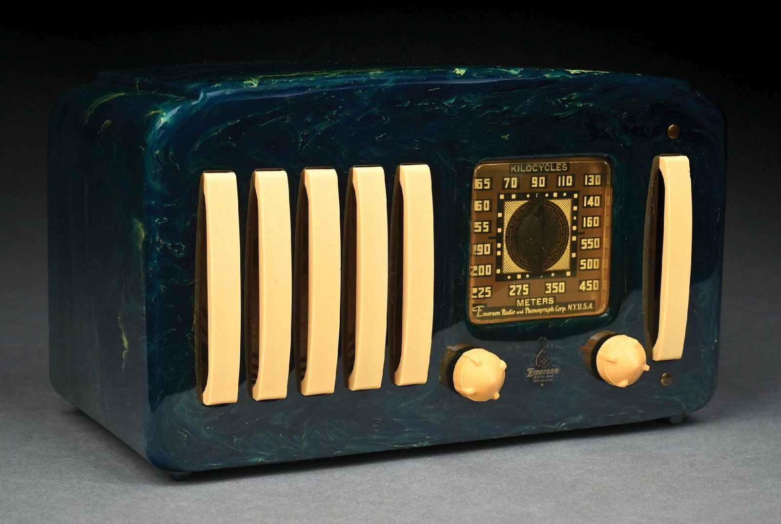 EMERSON EP-375 “5+1” CATALIN RADIO ON BLUISH-GREEN SWIRL WITH TAN (1 of 6)