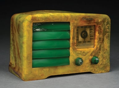 EMERSON AX-235 LITTLE MIRACLE CATALIN RADIO IN GREEN SWIRL WITH GREEN