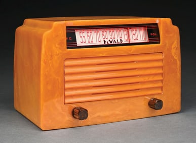DEWALD A-502 STEP-TOP CATALIN RADIO IN SWIRLED SAND W/ BROWN