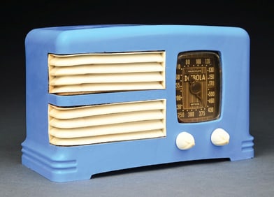 DETROLA 274 SPLIT GRILL RADIO IN BLUE PLASKON WITH IVORY