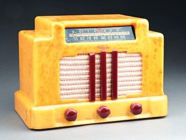 ADDISON MODEL 5 CATALIN RADIO IN YELLOW AND MAROON