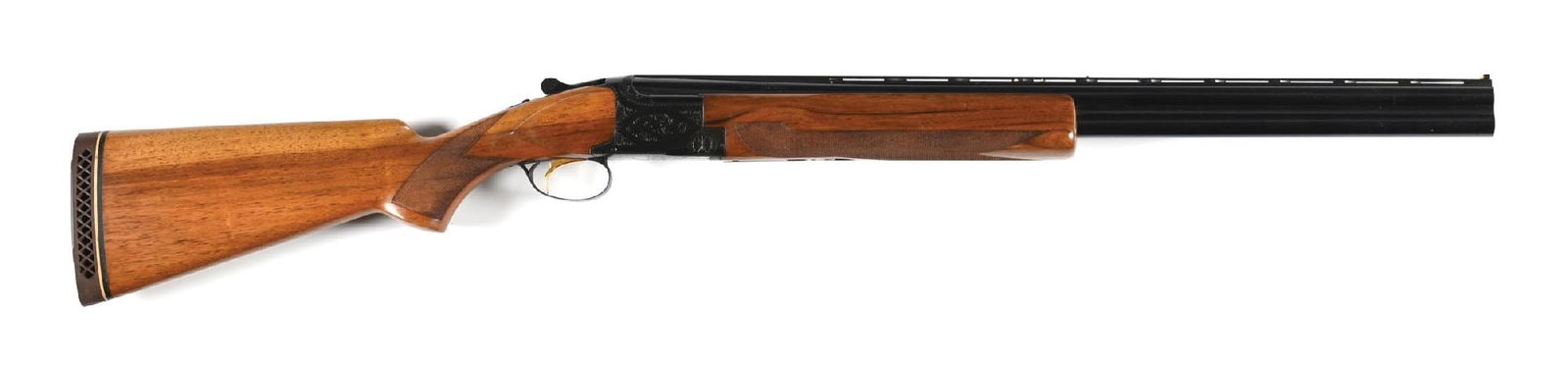 (C) BROWNING SUPERPOSED OVERUNDER 12 GAUGE SHOTGUN.: This 1962 gun is standard in all respects including blue finish, lightly engraved box lock receiver, full vent rib, dual white bead sights, gold trigger, walnut stock with checkered flat grip, a Brown