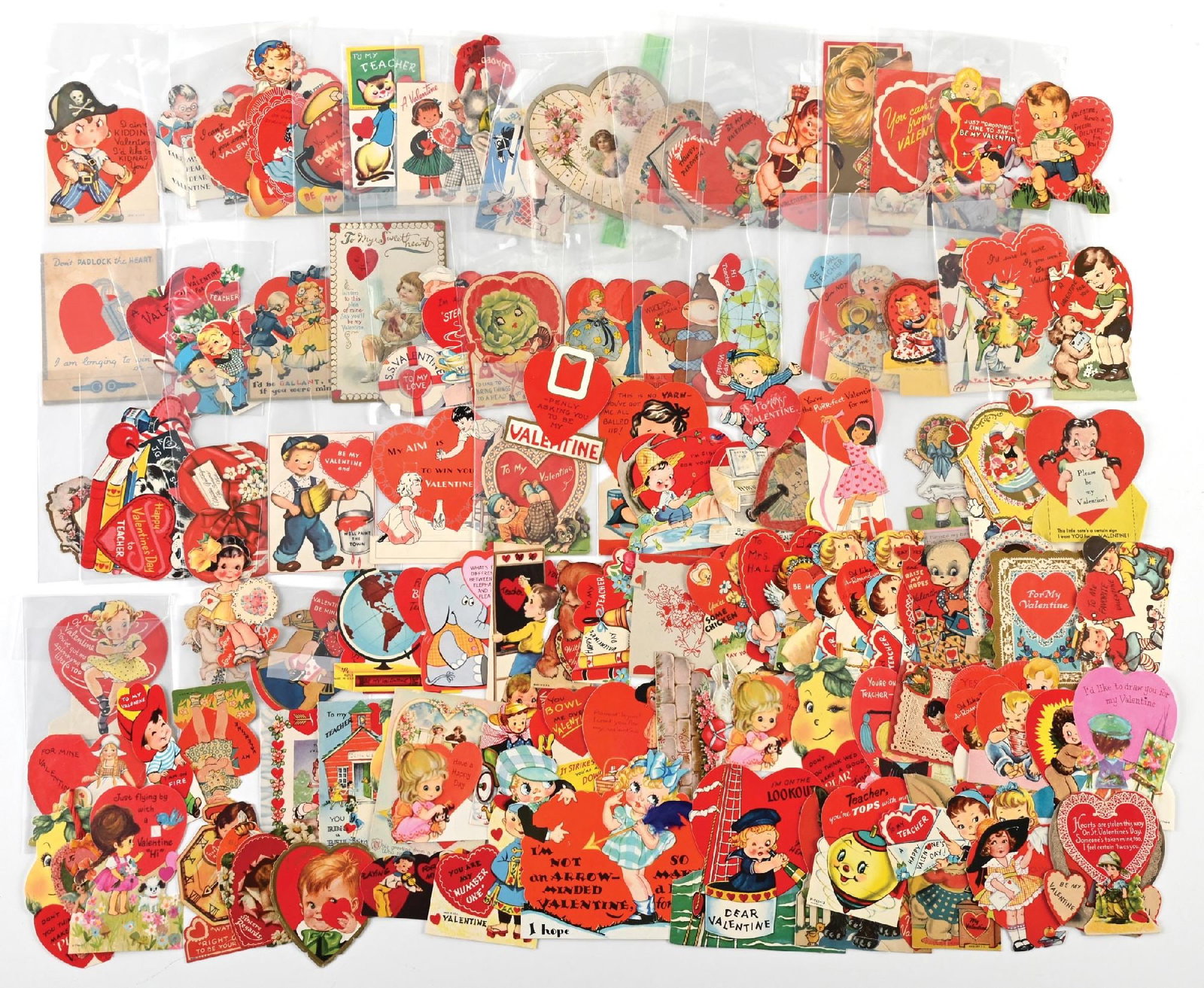 LARGE LOT OF: VARIOUS VINTAGE DIE CUT VALENTINE HEARTS GREETING CARDS: LARGE LOT OF: VARIOUS VINTAGE DIE CUT VALENTINE HEARTS GREETING CARDS Condition: (Excellent) Dimensions: Largest: 5" x 4".