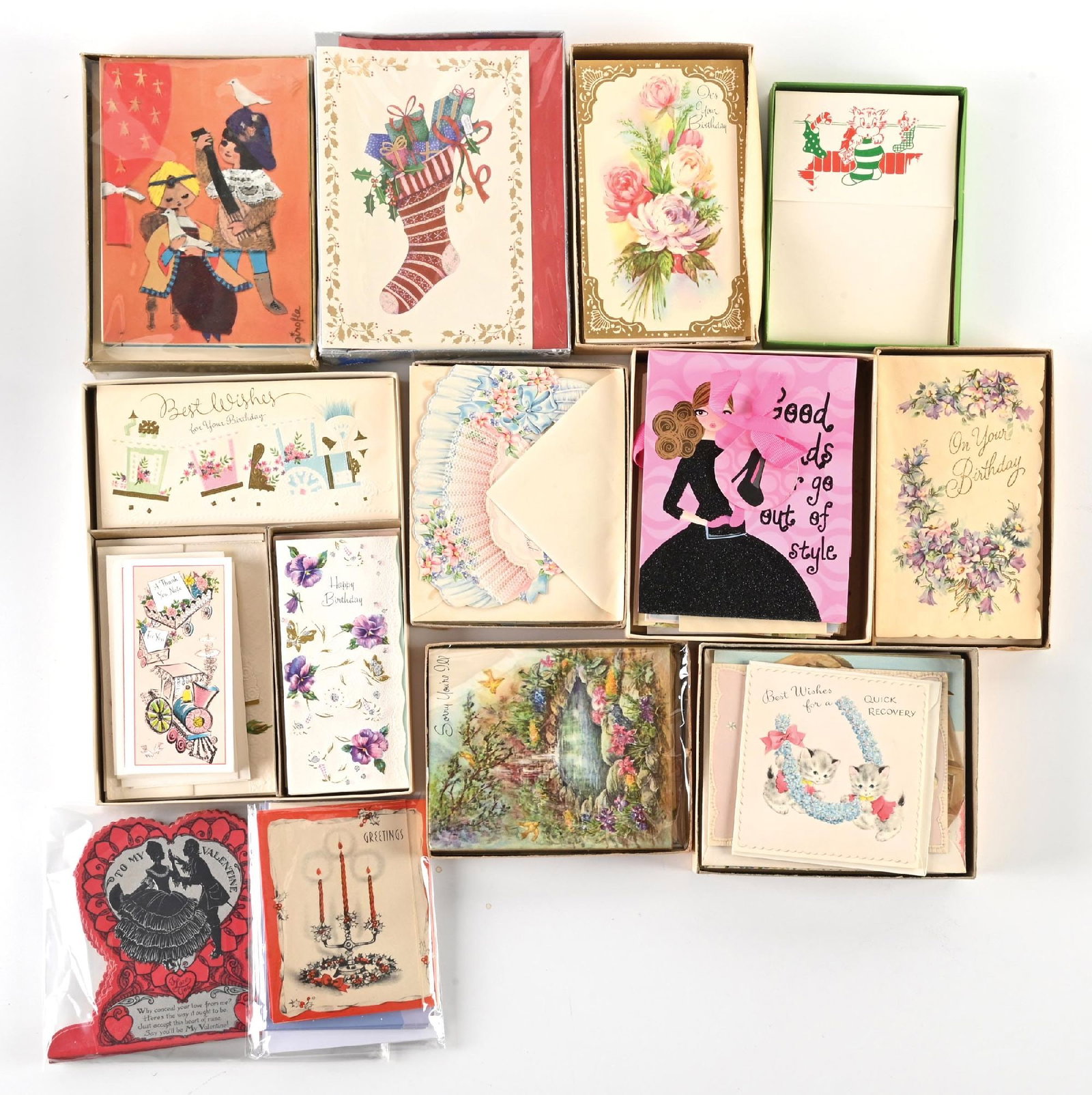 LARGE LOT OF: VARIOUS VINTAGE GREETING CARDS: LARGE LOT OF: VARIOUS VINTAGE GREETING CARDS Condition: (Excellent) Dimensions: Outer Box: 13 - 7/8" x 14 - 3/8" x 5 - 1/4".