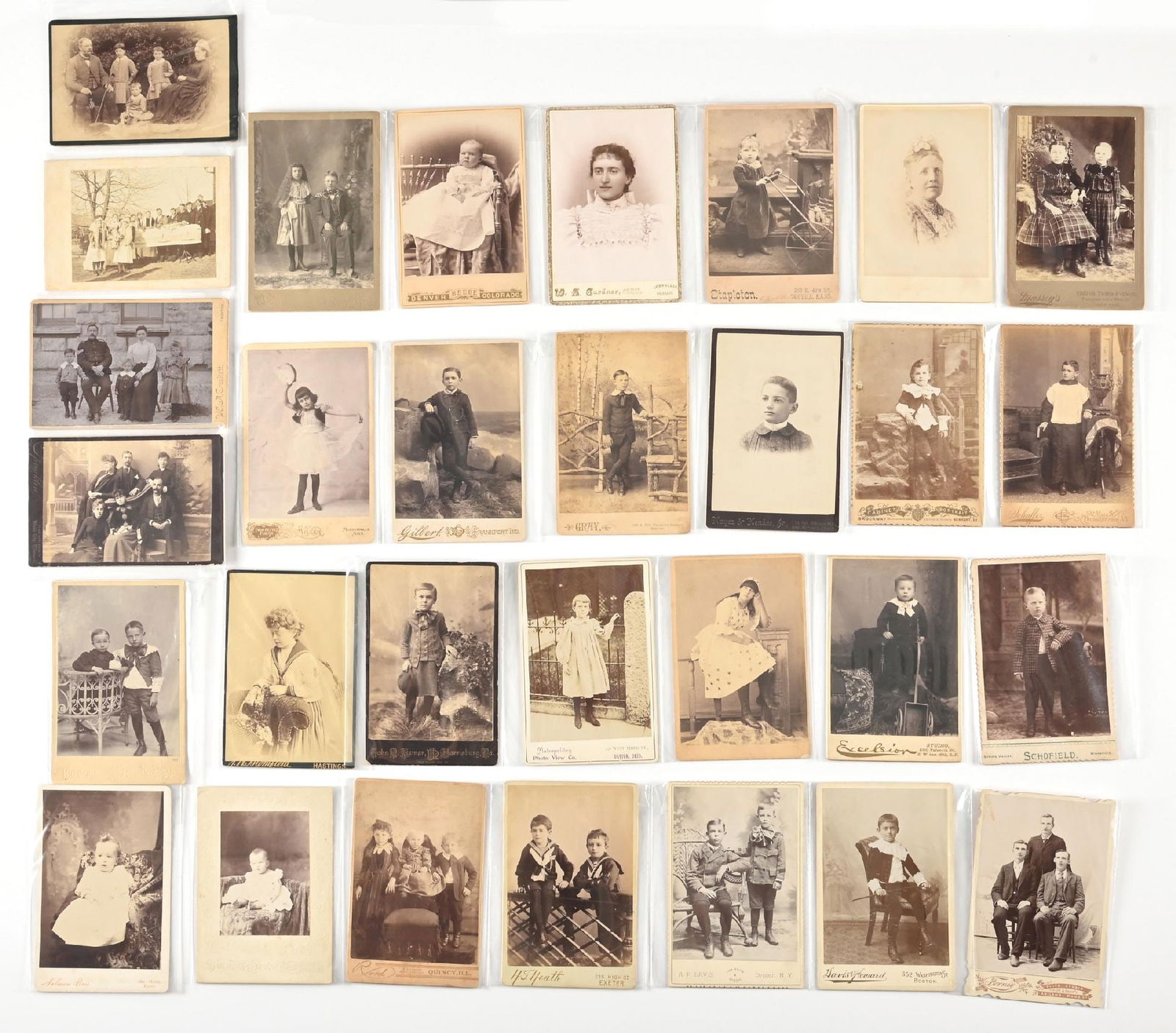 LARGE LOT OF: VINTAGE BLACK & WHITE CHILDREN PORTRAIT CABINET CARDS (1 of 2)