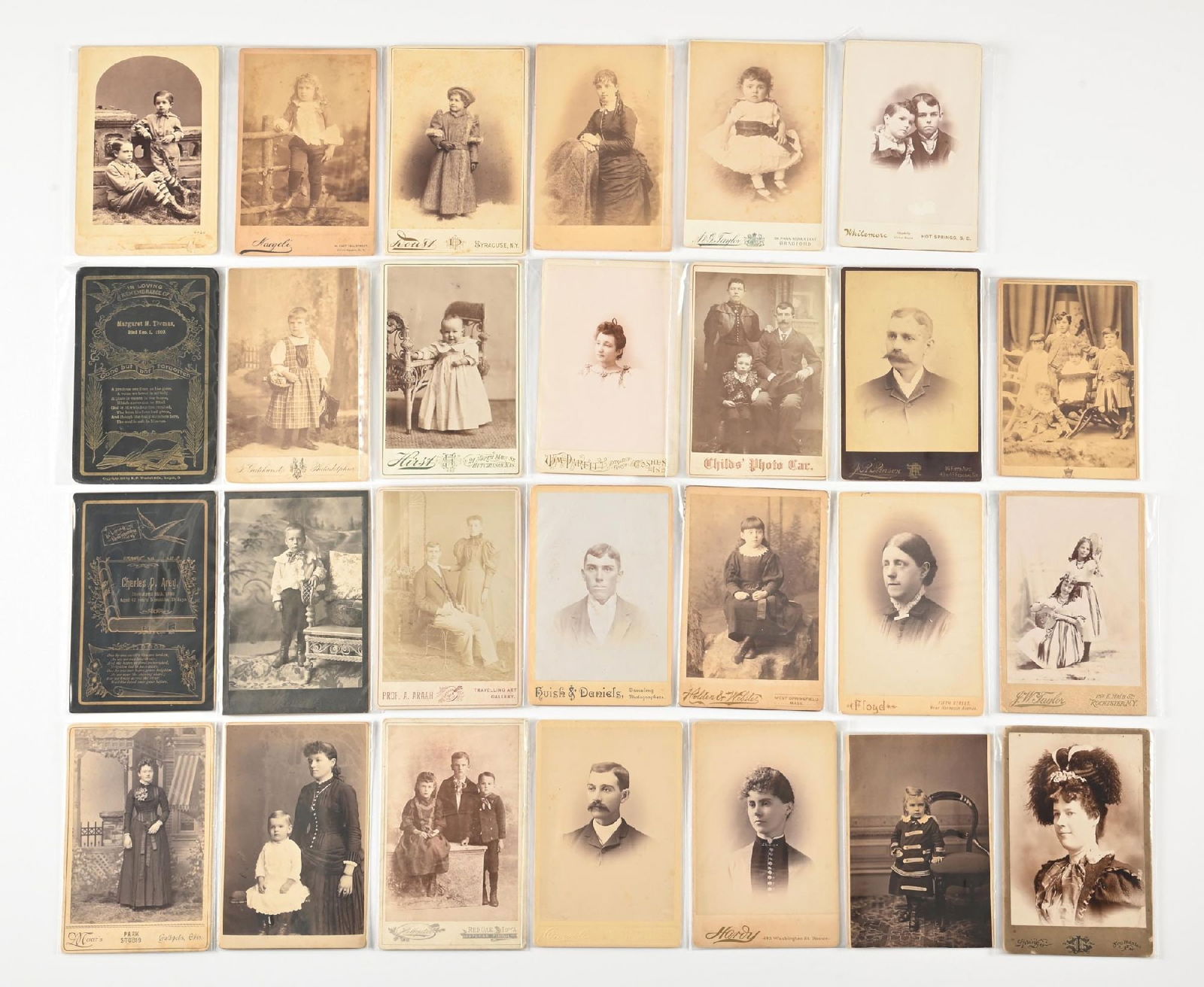 LARGE LOT OF: VINTAGE BLACK & WHITE FAMILY PORTRAIT CABINET CARDS (1 of 2)