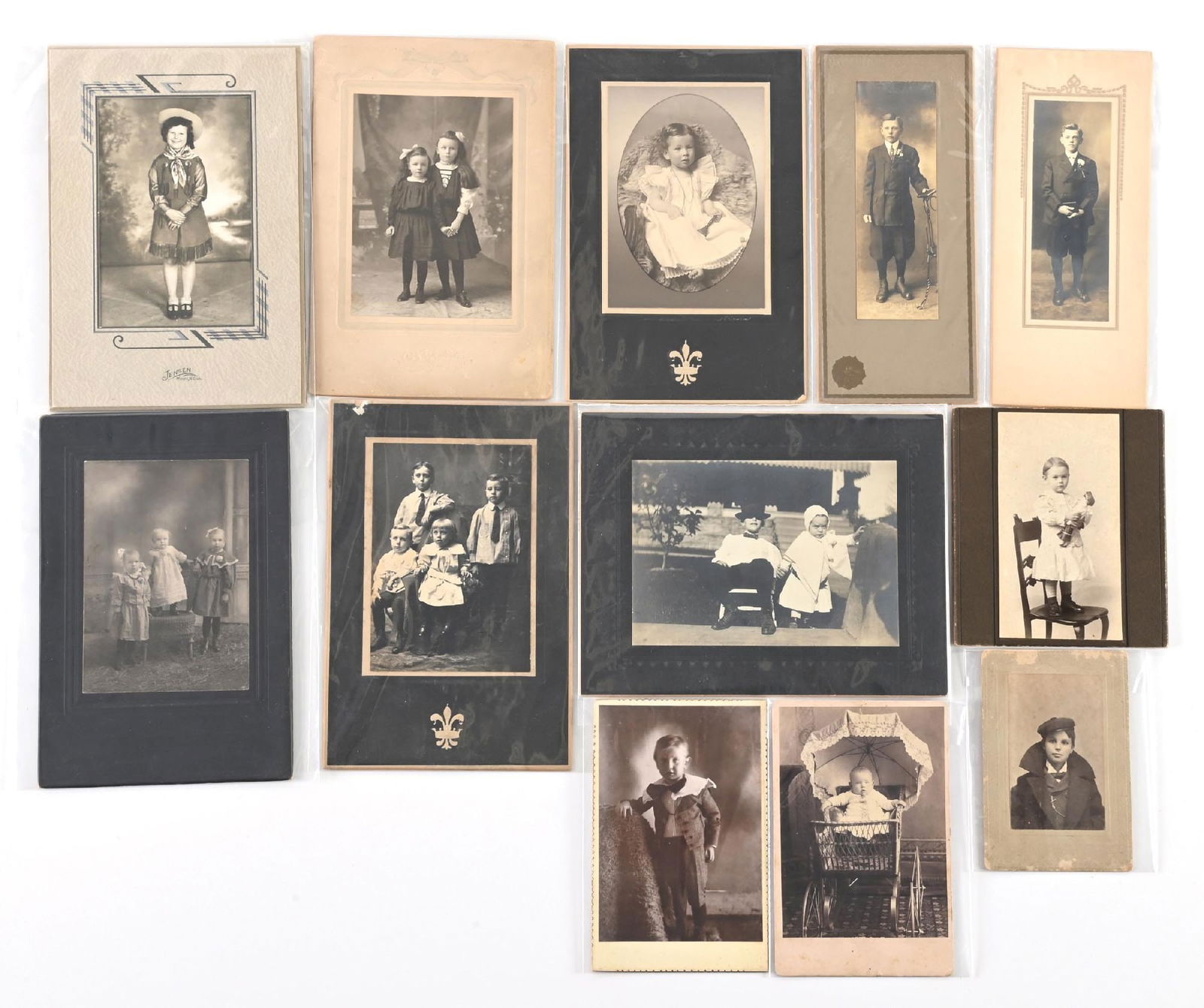 LARGE LOT OF: VINTAGE BLACK & WHITE CHILDREN PHOTOS (1 of 2)