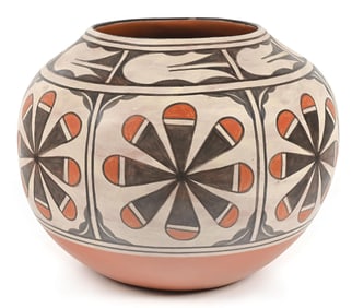 SANTO DOMINGO (KEWA) POTTERY OLLA