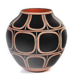 SANTO DOMINGO (KEWA) POTTERY OLLA