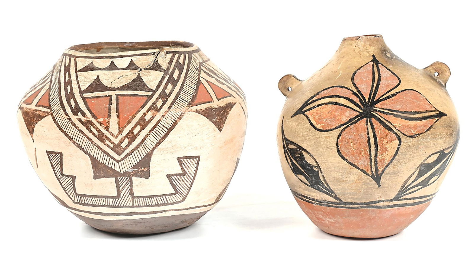 LOT OF 2: PUEBLO POTTERY ITEMS (1 of 5)