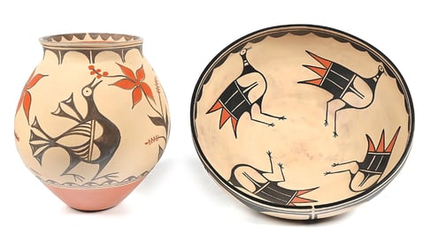 LOT OF 2: SANTO DOMINGO (KEWA) POTTERY ITEMS