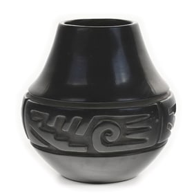 SANTA CLARA (KHA'P'O) BLACK POTTERY OLLA
