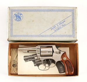 (M) SMITH & WESSON MODEL 36 CHIEF'S SPECIAL DOUBLE ACTION REVOLVER WITH BOX