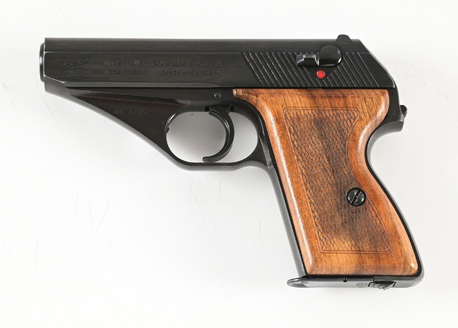 (M) MAUSER-WERKE HSC SEMI-AUTOMATIC PISTOL.: This is an Interarm stamped pistol made in Germany with standard high polish blue finish, checkered walnut grips, and Mauser banner magazine, CONDITION: Excellent. A near new solid 99% gun that shows