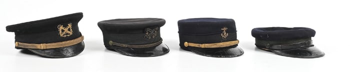 LOT OF 4: US WWI CHIEF PETTY OFFICER AND NAVAL ACADEMY US NAVY DRESS BLUE VISOR HATS.