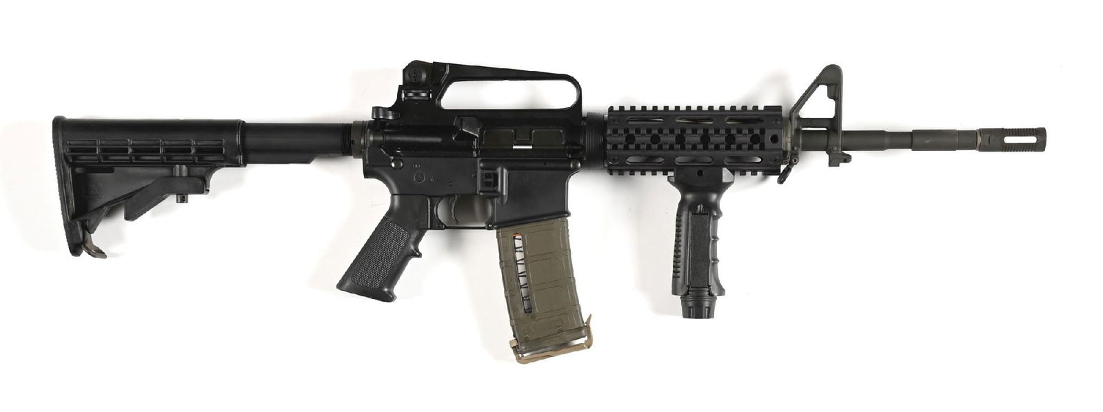(M) BUSHMASTER XM-15 E2S SEMI-AUTOMATIC RIFLE.: Features include Bushmaster "Izzy" flash hider, barrel marked for 1:9 twist rate, A2 style front sight with bayonet lug, quad rail carbine length handguard, vertical foregrip, A2 style carry handle up