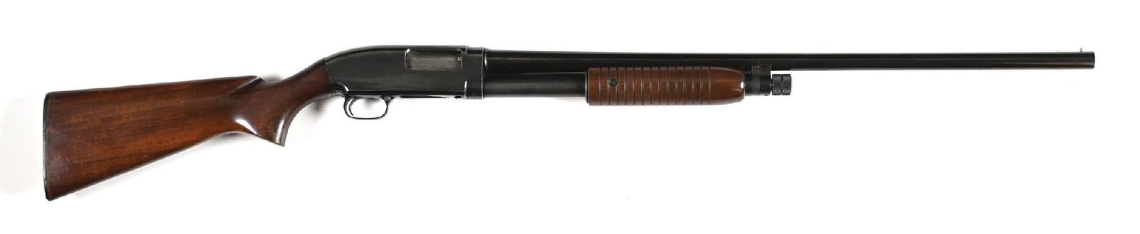 (C) PRE-64 WINCHESTER MODEL 12 FEATHERWEIGHT SLIDE ACTION 12 GAUGE SHOTGUN.: Dates to 1958, the year the Featherweight was introduced. Standard blue finish, takedown, plain barrel, bead front sight, plain walnut stock with pistol grip, black Winchester buttplate, and round gro