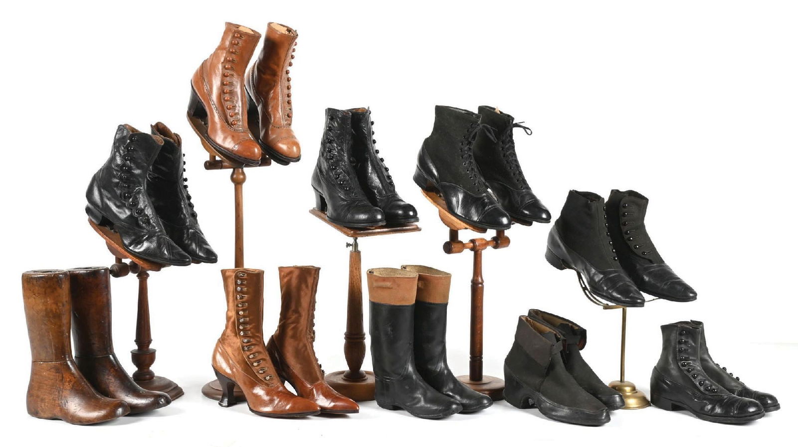 LARGE COLLECTION OF COUNTRY STORE SHOES & SHOE DISPLAYS (1 of 3)