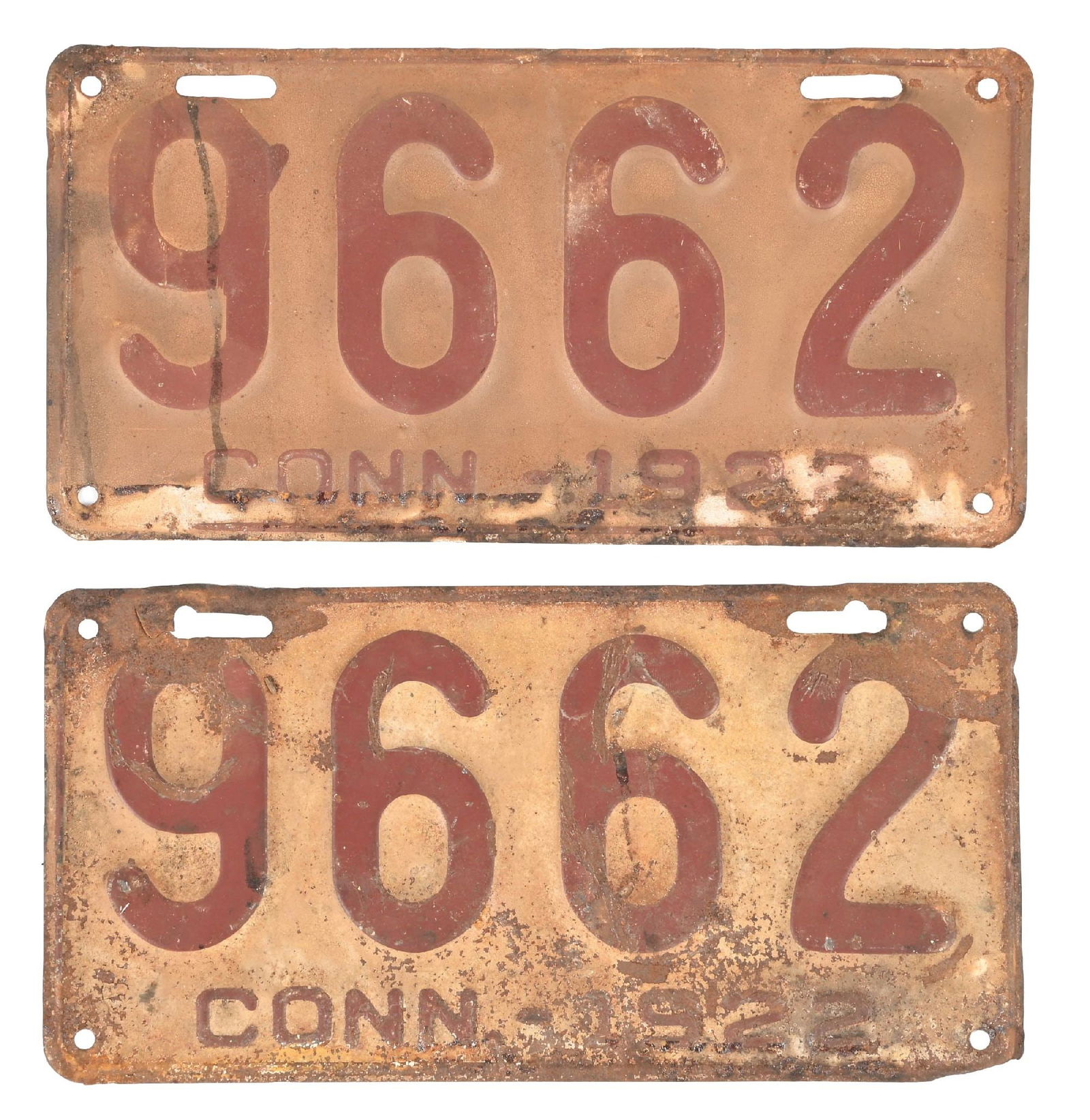 COLLECTION OF 2: 9662 CONN. 1922 EMBOSSED TIN LICENSE PLATES (1 of 2)