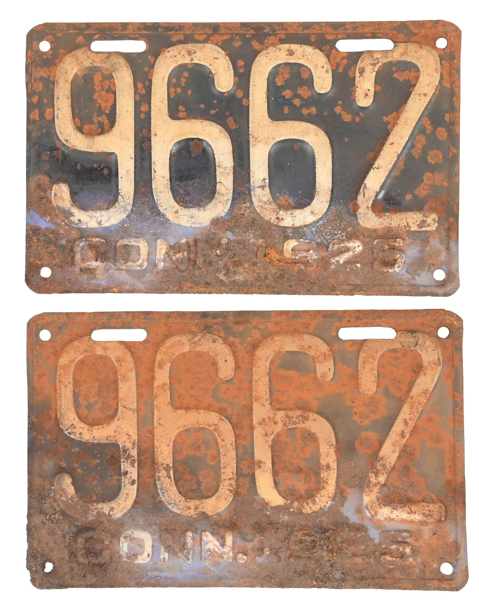 COLLECTION OF 2: 9662 CONN. 1925 EMBOSSED TIN LICENSE PLATES (1 of 2)