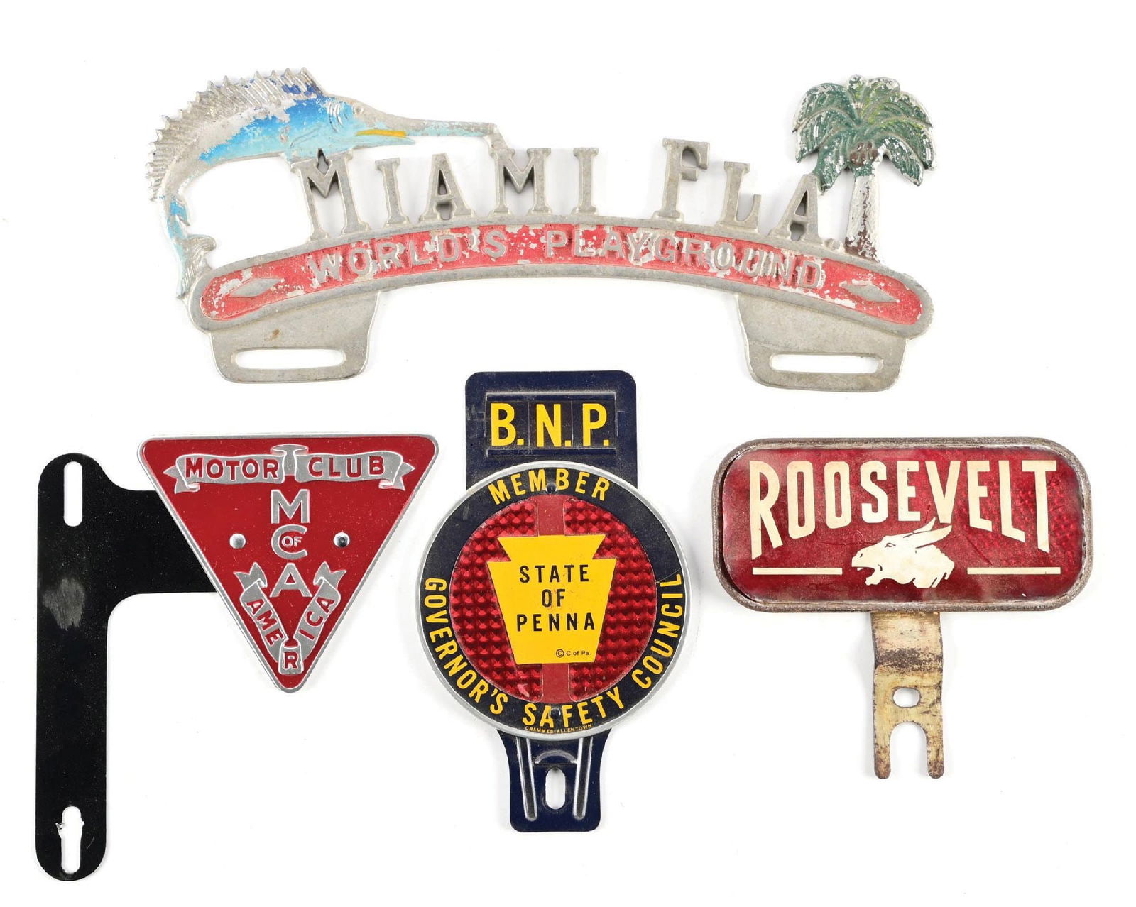 COLLECTION OF 4: VARIOUS AUTOMOBILE LICENSE PLATE TOPPERS (1 of 2)