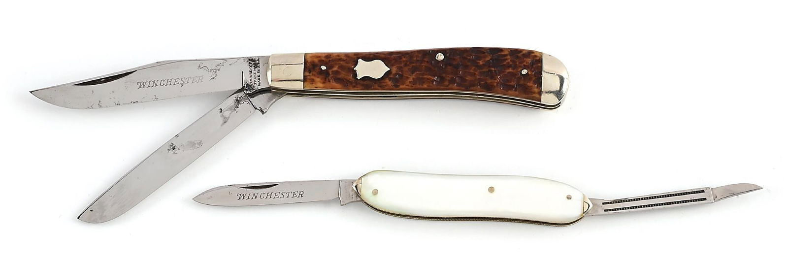 LOT OF 2: WINCHESTER KNIVES INCLUDING ETCHED TRAPPER AND MOTHER OF PEARL LOBSTER. (1 of 10)