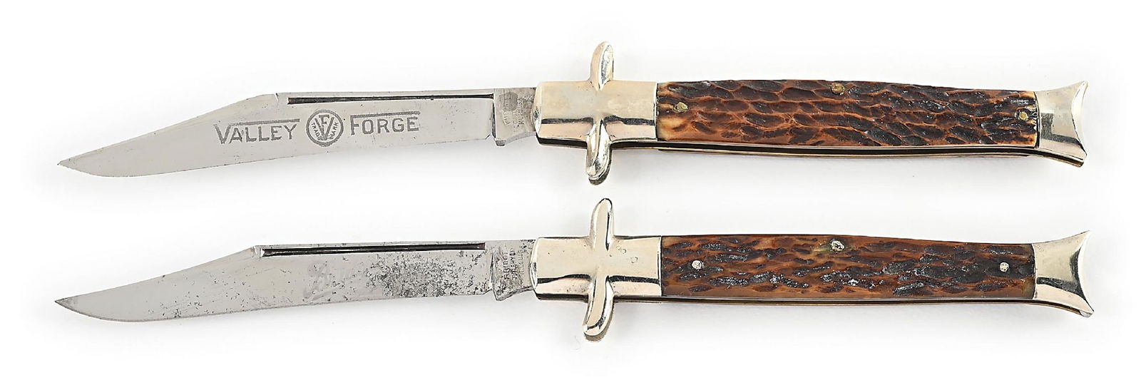 LOT OF 2: BRIDGE CUTLERY CO. AND VALLEY FORGE CUTLERY CO. BONE HANDLE FISHTAIL BOWTIE POCKET KNIVES.: Lot consists of: (A) Bridge Cutlery Co. Appears unused and unsharpened with light age spots on the blade. Blade tang is stamped “BRIDGE CUTLERY CO” and etched “BRIDGE” on