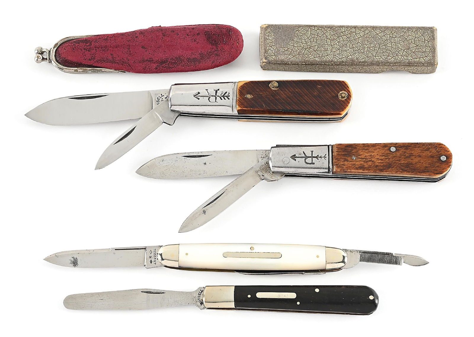 LOT OF 4: C. 1920S RUSSELL GREEN RIVER WORKS WHITLLER, BARLOW, AND PALLETTE KNIVES.: Lot consists of: (A) Appears unused and unsharpened. Barlow. Main blade is tang stamped “RUSSELL USA” with an arrow through and “R” on obverse. Iron bolsters and liners. Blades