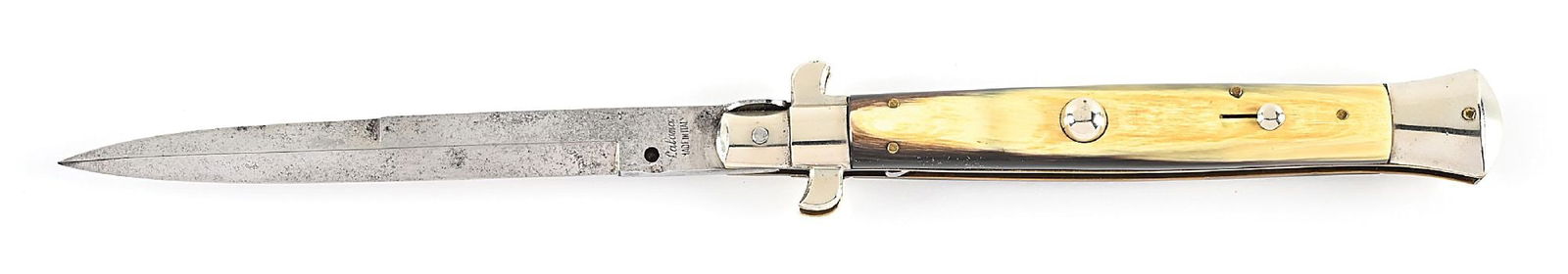 RARE C.1940S LATAMA ITALY BAYONET BLADE ITALIAN STILETTO FLAT GUARD PICK LOCK SWITCHBLADE WITH: Appears lightly used with a full blade that has light age spots and stains. The bayonet blade is tang stamped “Latama (in script) ITALY” on the obverse. Blonde Brazilian cow horn handles.